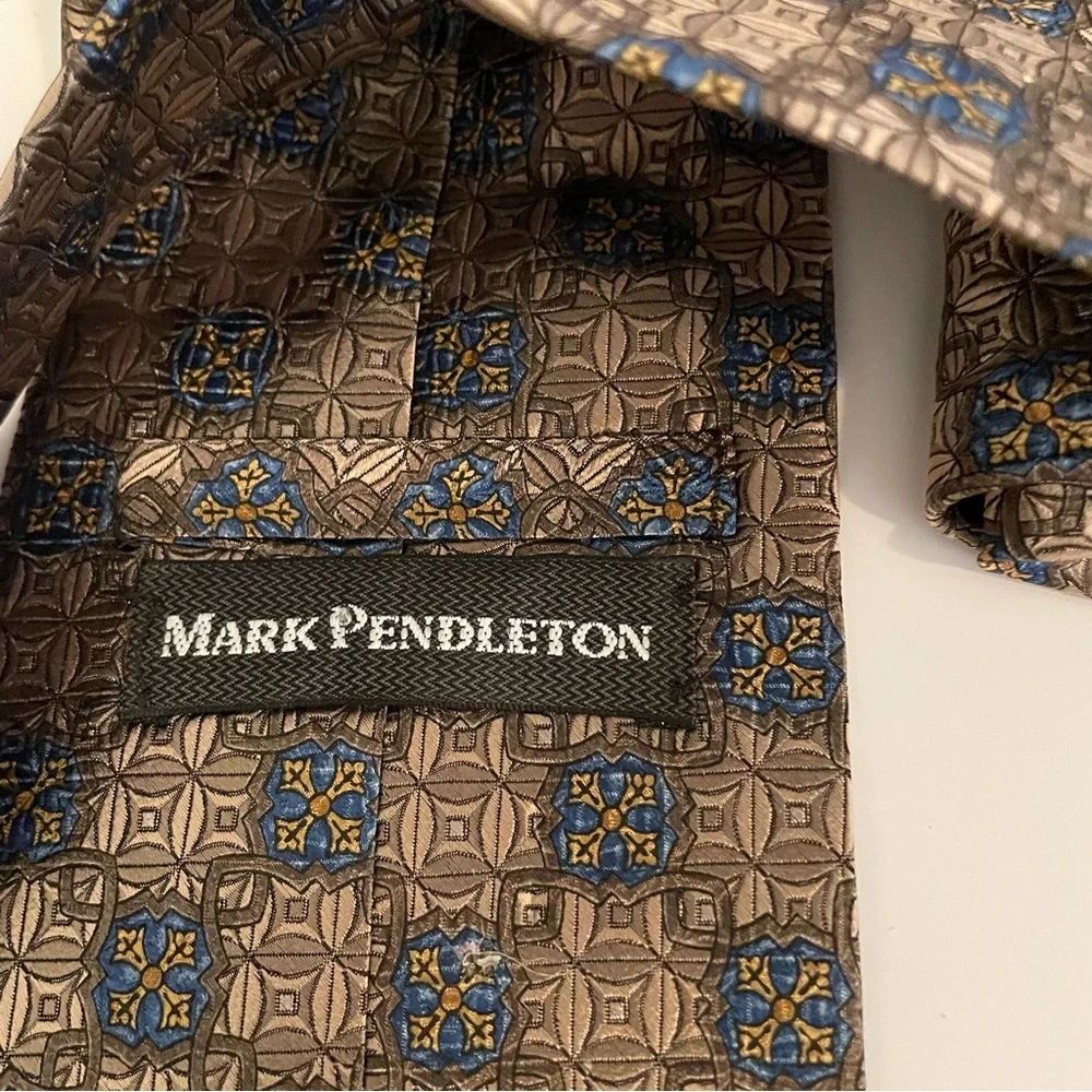 Mark Pendleton 100%silk excellent